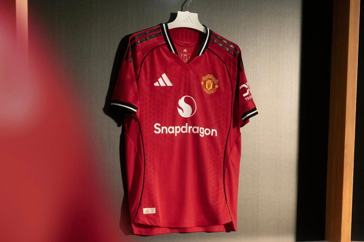 men  utd 25/26 home kit