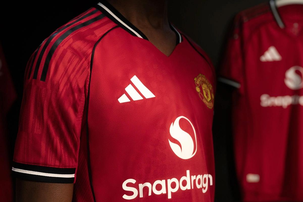 men  utd home kit 25/26